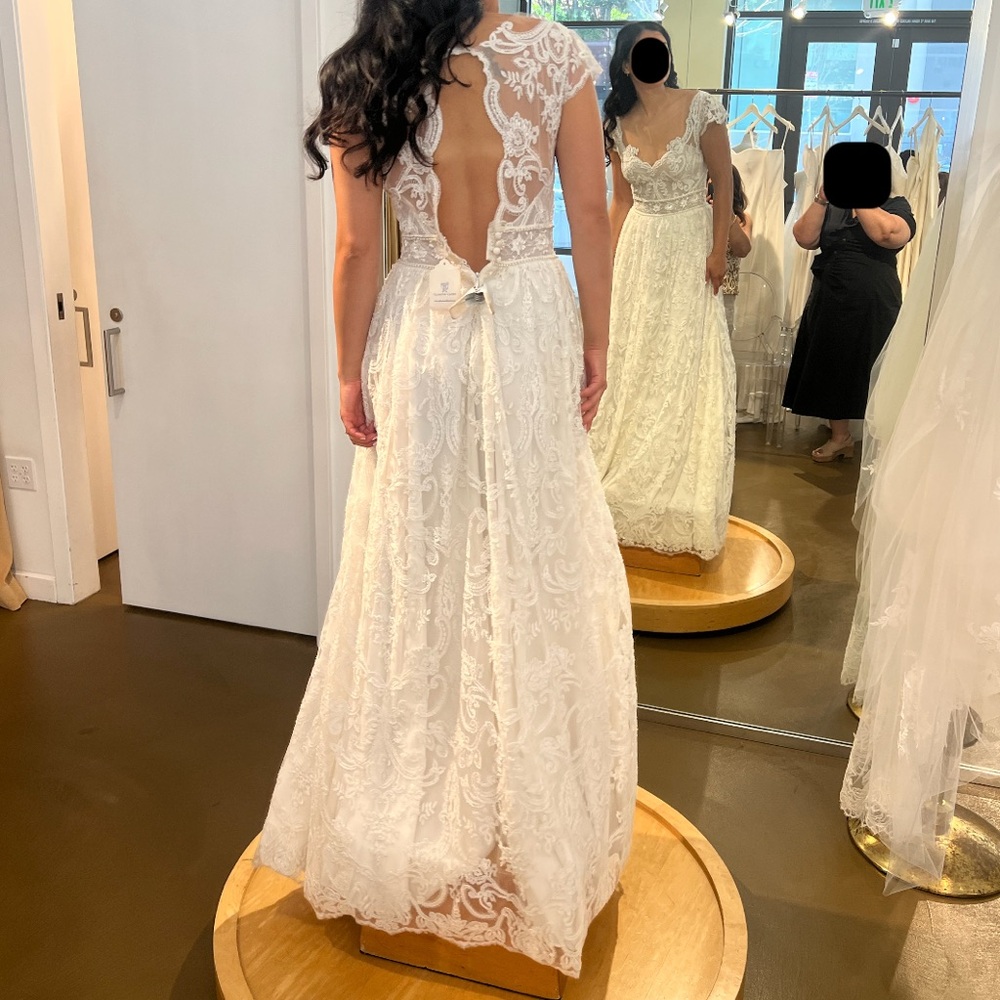 NWT Lihi Hod Sabine Wedding Dress in Ivory (2018) - Picture 3 of 12